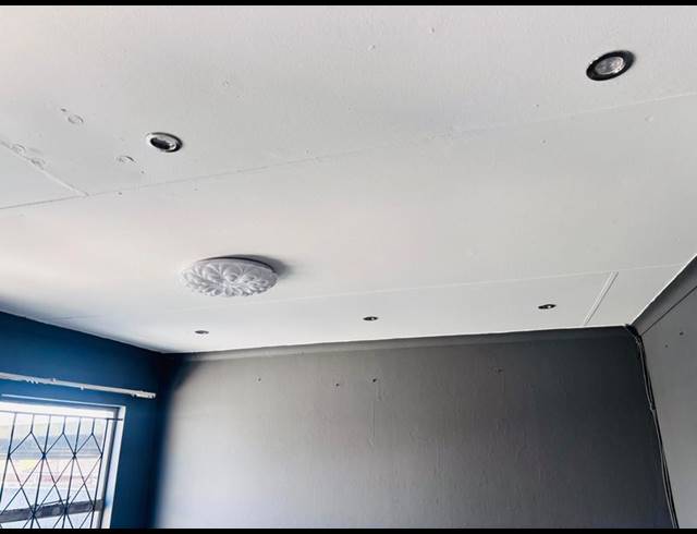 2 BEDROOM PROPERTY TO RENT IN FLEURHOF